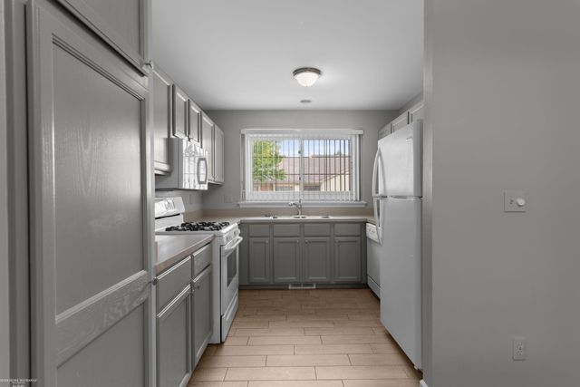 18600 Valleybrook Lane, Clinton Township, MI 48038
