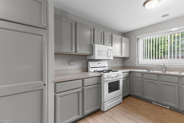 18600 Valleybrook Lane, Clinton Township, MI 48038