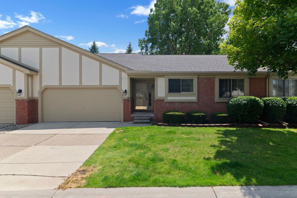18600 Valleybrook Lane, Clinton Township, MI 48038