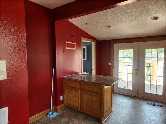 208 Main Street, Osawatomie, KS 66064