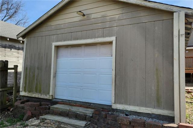208 Main Street, Osawatomie, KS 66064
