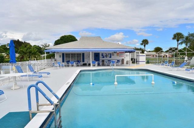 557 High Point Dr B, Delray Beach, FL 33445