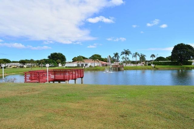 557 High Point Dr B, Delray Beach, FL 33445