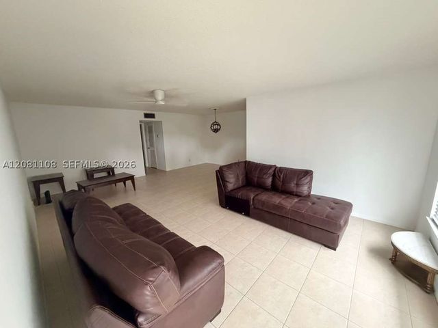 557 High Point Dr B, Delray Beach, FL 33445