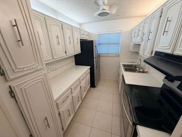 557 High Point Dr B, Delray Beach, FL 33445