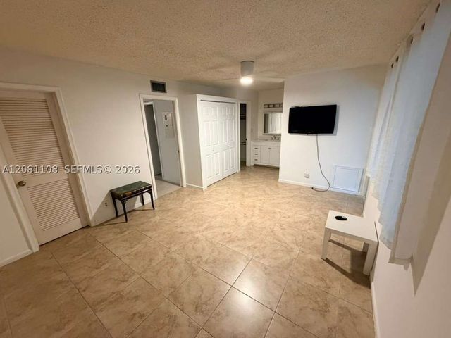 557 High Point Dr B, Delray Beach, FL 33445