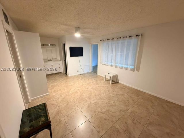 557 High Point Dr B, Delray Beach, FL 33445