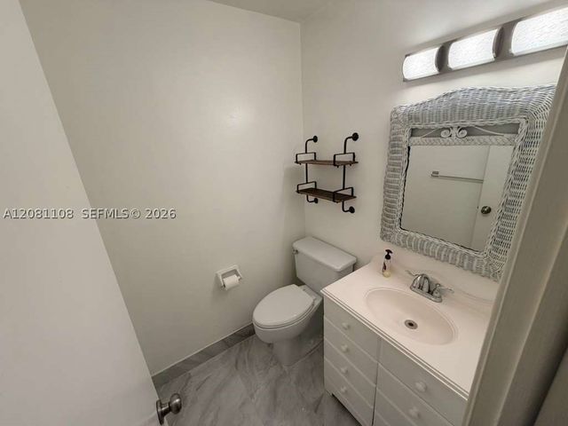 557 High Point Dr B, Delray Beach, FL 33445