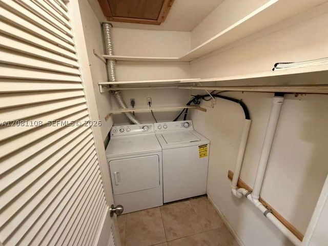 557 High Point Dr B, Delray Beach, FL 33445