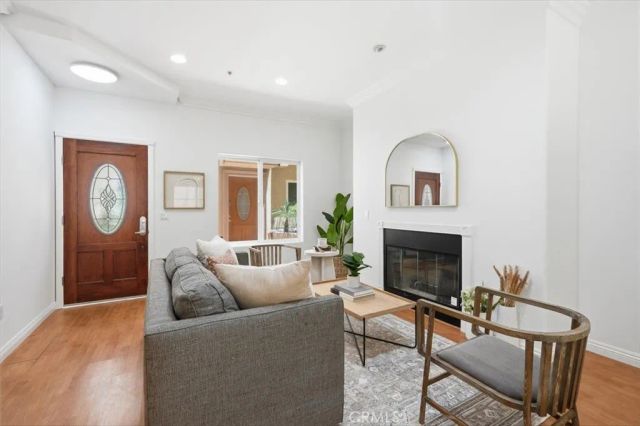 5719 Camellia 105, North Hollywood, CA 91601