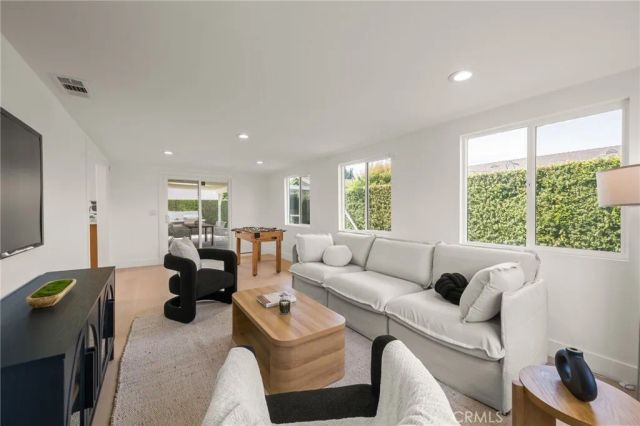 6901 Breeland, Huntington Beach, CA 92647