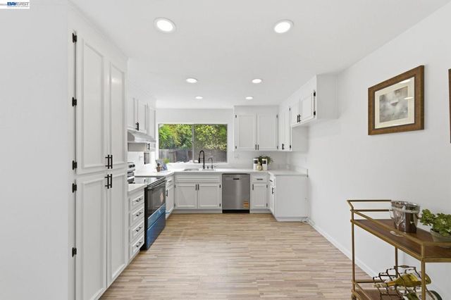 34042 Rowland Dr, Fremont, CA 94555