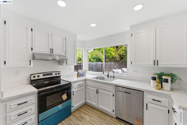 34042 Rowland Dr, Fremont, CA 94555