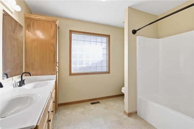 1511 Pebblecreek Drive, Warrensburg, MO 64093