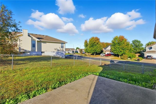 1511 Pebblecreek Drive, Warrensburg, MO 64093