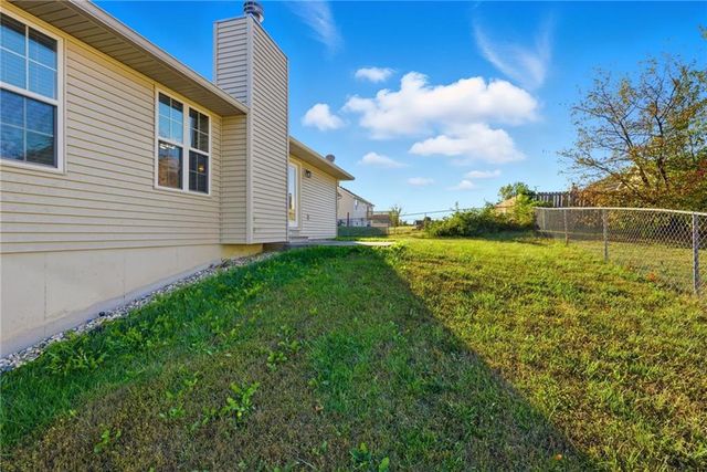 1511 Pebblecreek Drive, Warrensburg, MO 64093