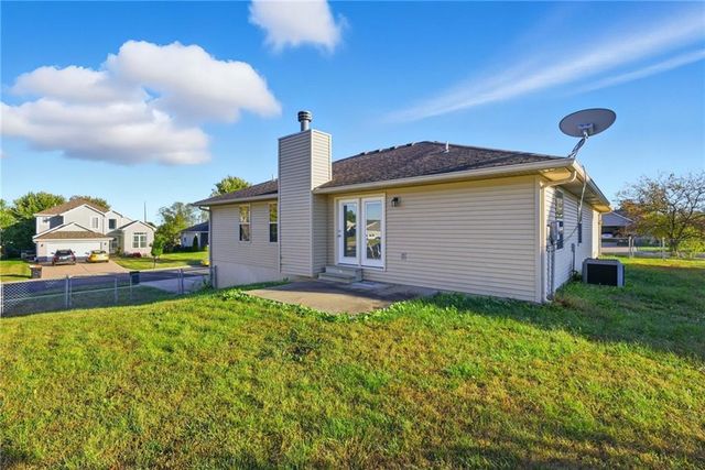 1511 Pebblecreek Drive, Warrensburg, MO 64093