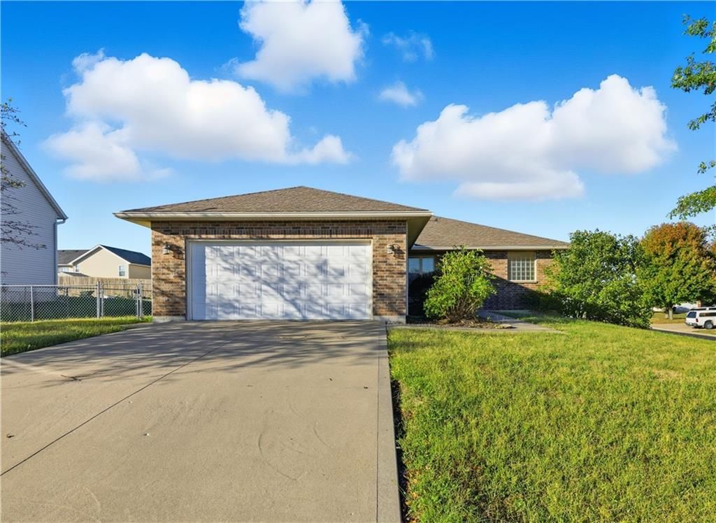 1511 Pebblecreek Drive, Warrensburg, MO 64093