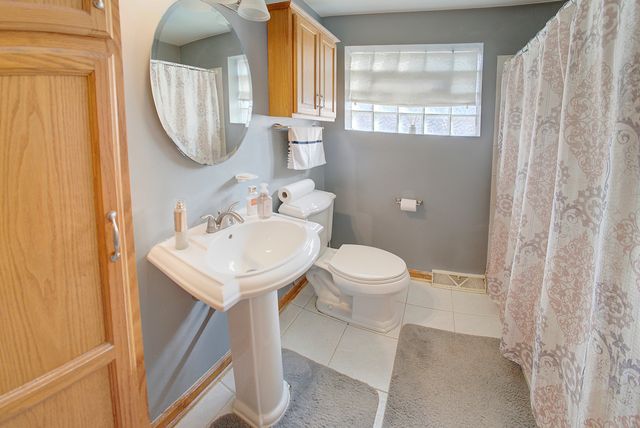 3908 W 83rd Place, Chicago, IL 60652