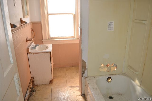 216 Oxford Avenue, Buffalo, NY 14209