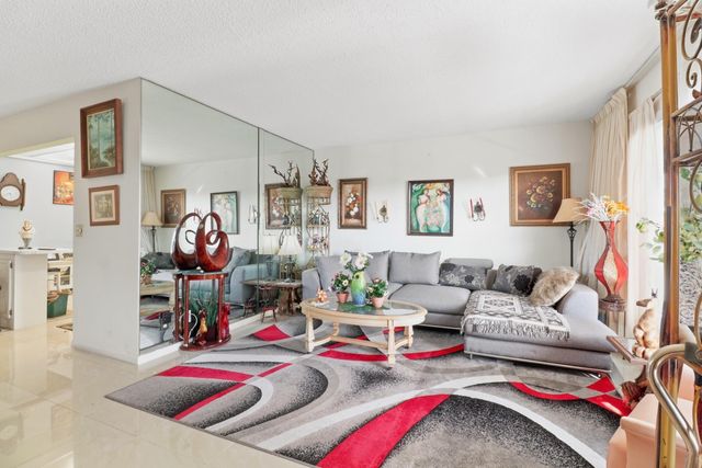 307 Wellington A, West Palm Beach, FL 33417