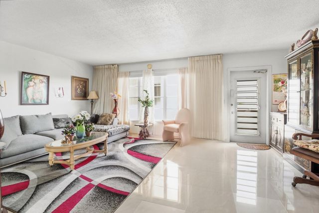 307 Wellington A, West Palm Beach, FL 33417