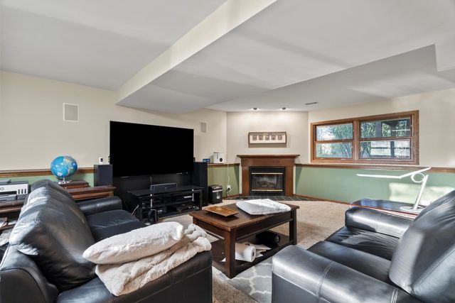 871 Woodcrest Lane, Lemont, IL 60439