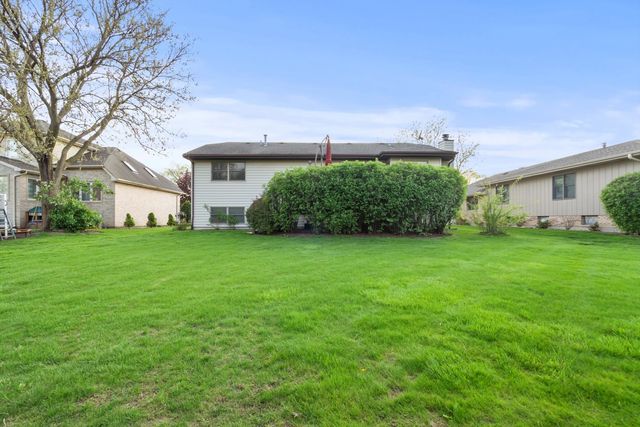 871 Woodcrest Lane, Lemont, IL 60439