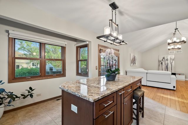 871 Woodcrest Lane, Lemont, IL 60439