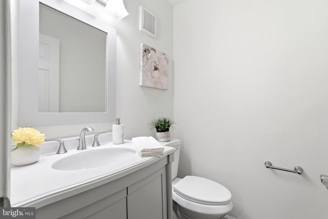 4001 FEATHERSTONE PL, Alexandria, VA 22304