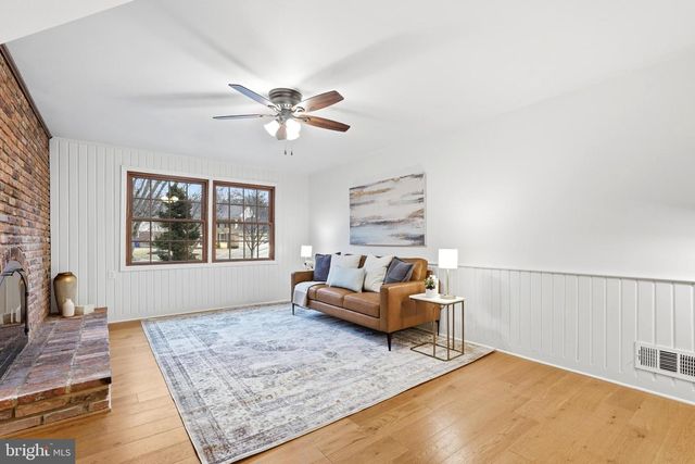 4001 FEATHERSTONE PL, Alexandria, VA 22304