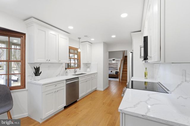 4001 FEATHERSTONE PL, Alexandria, VA 22304