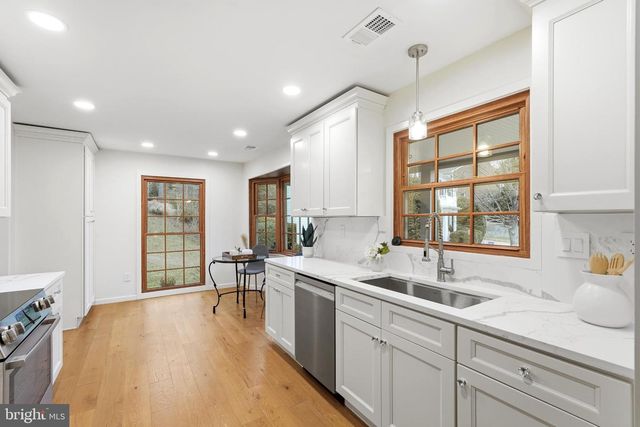 4001 FEATHERSTONE PL, Alexandria, VA 22304