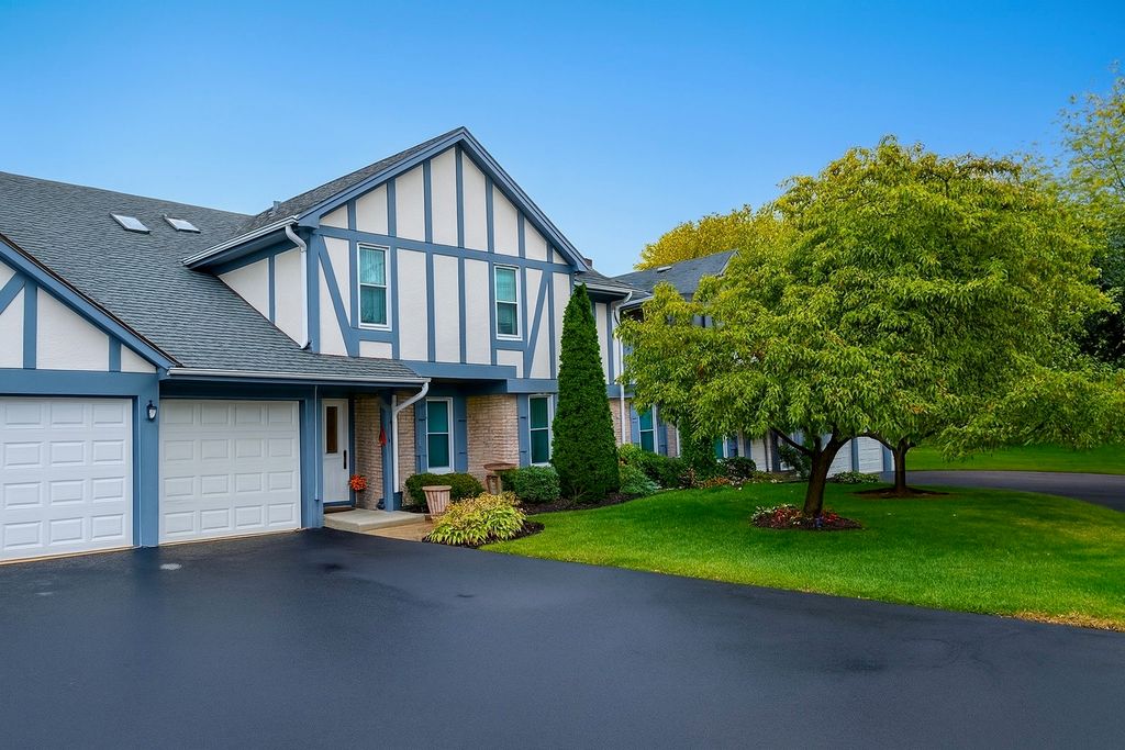 36 W Fern Court 117B, Palatine, IL 60067