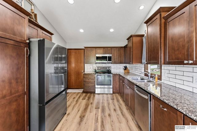 21211 McClellan Drive, Gretna, NE 68028
