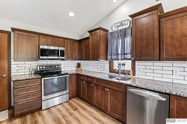 21211 McClellan Drive, Gretna, NE 68028