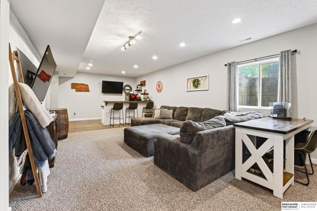 21211 McClellan Drive, Gretna, NE 68028