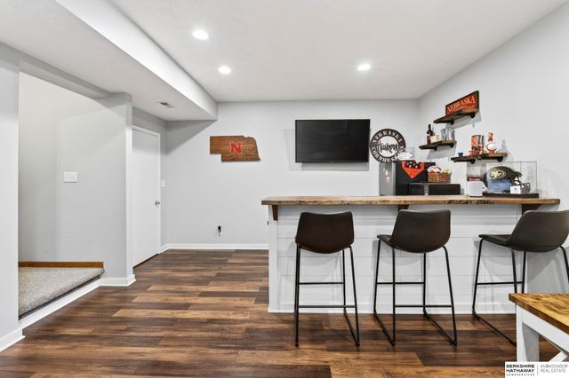 21211 McClellan Drive, Gretna, NE 68028
