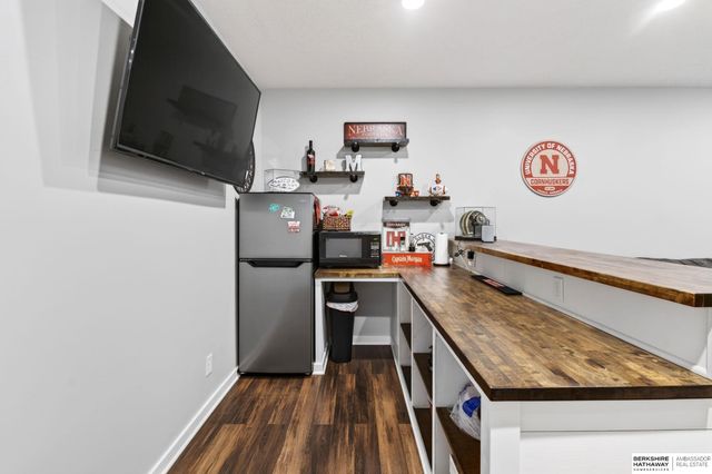 21211 McClellan Drive, Gretna, NE 68028