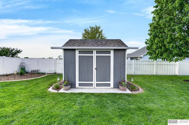 21211 McClellan Drive, Gretna, NE 68028