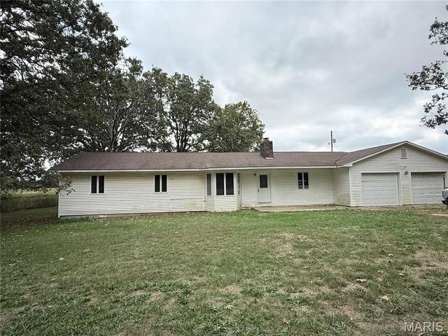 17110 Cavalier Road, Dixon, MO 65459