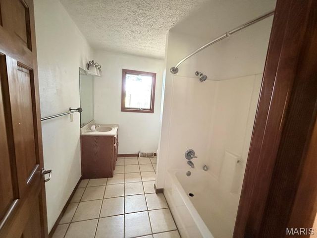 17110 Cavalier Road, Dixon, MO 65459