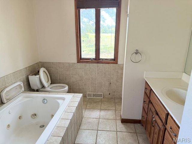 17110 Cavalier Road, Dixon, MO 65459