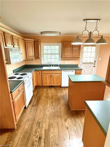 2607 Lafayette Avenue, Greensboro, NC 27408