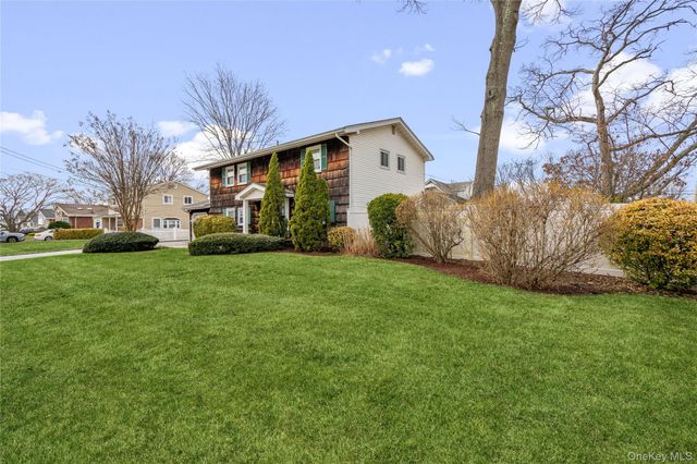 226 W 18th Street, Deer Park, NY 11729