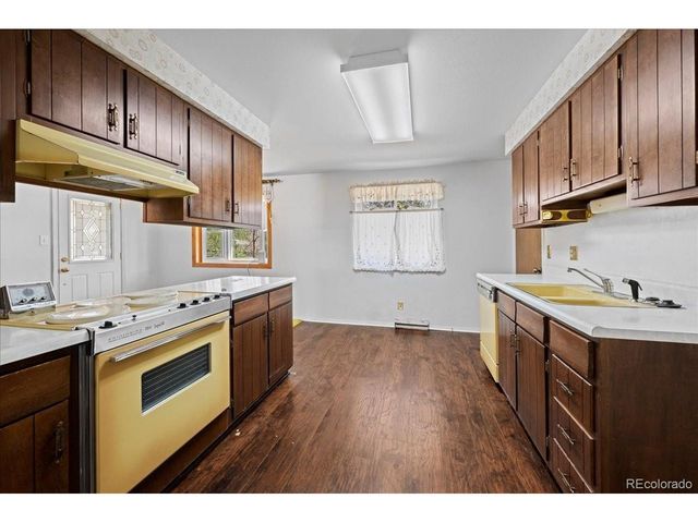 1070 S Garland Way, Lakewood, CO 80226