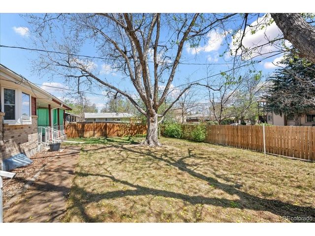 1070 S Garland Way, Lakewood, CO 80226