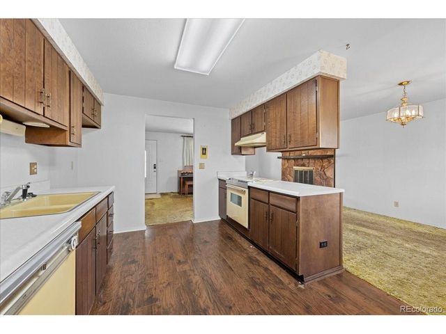 1070 S Garland Way, Lakewood, CO 80226