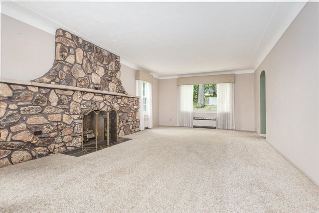 434 Crooked Lake Drive, Kalamazoo, MI 49009