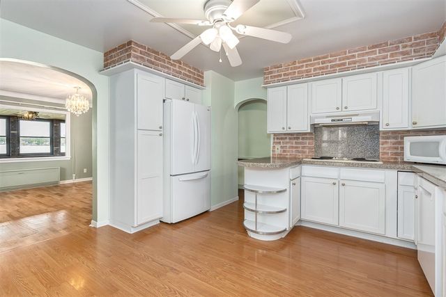 434 Crooked Lake Drive, Kalamazoo, MI 49009